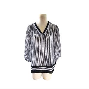 Violet + Claire Black and White Aztec Style V Neck Blouse Size Small
